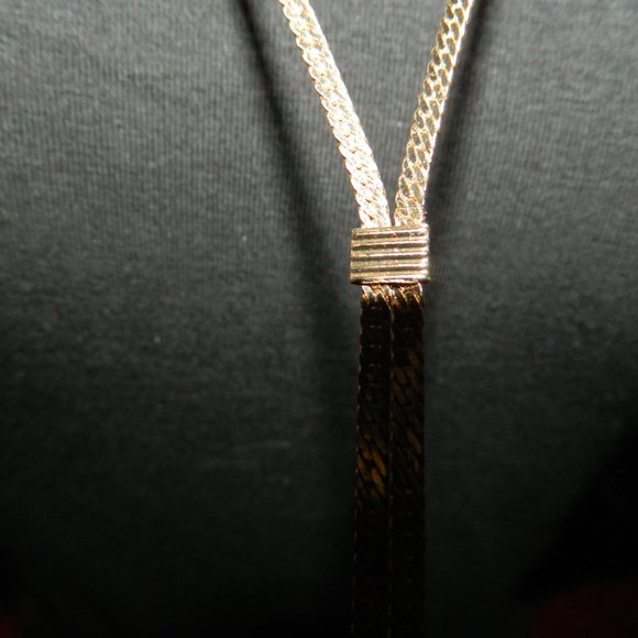 80R Layered Necklace Triple Layered - Picture 4 of 6